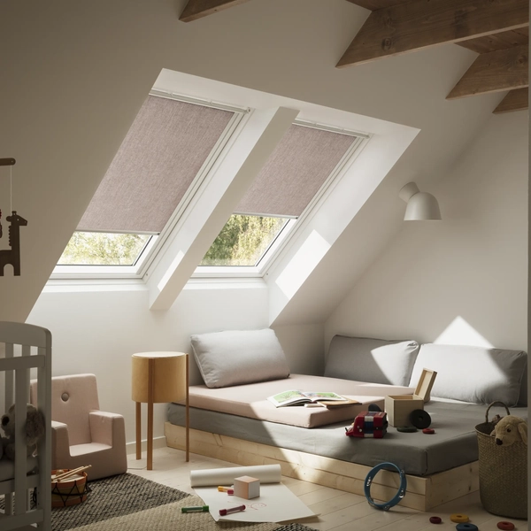 roleta dekoracyjna, przyciemniająca z prowadnicami. VELUX RFL